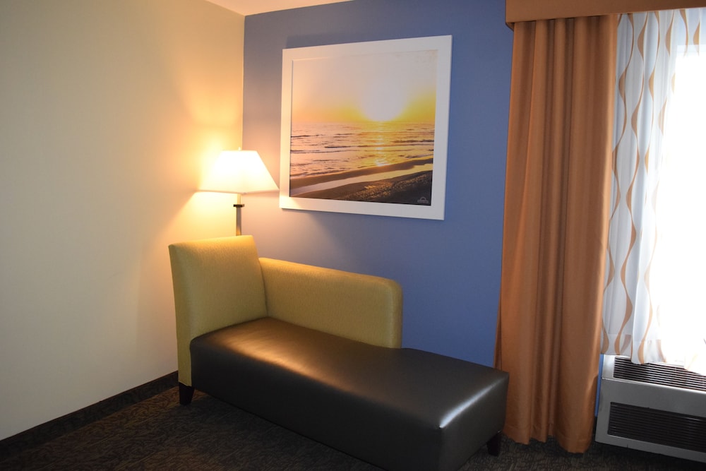 Days Inn By Wyndham Cadillac 17/39