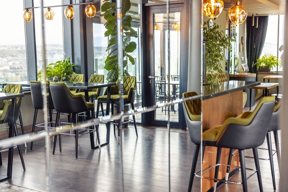 Meta Business Hotel 36/50