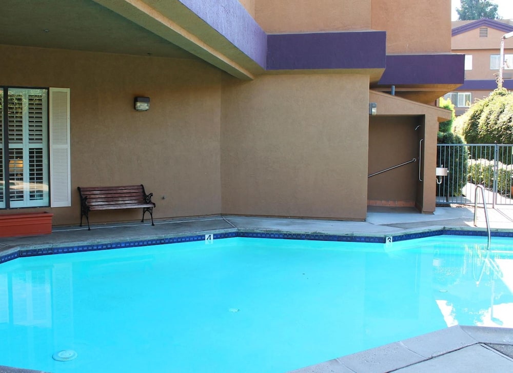 Governors Inn Hotel 47/77