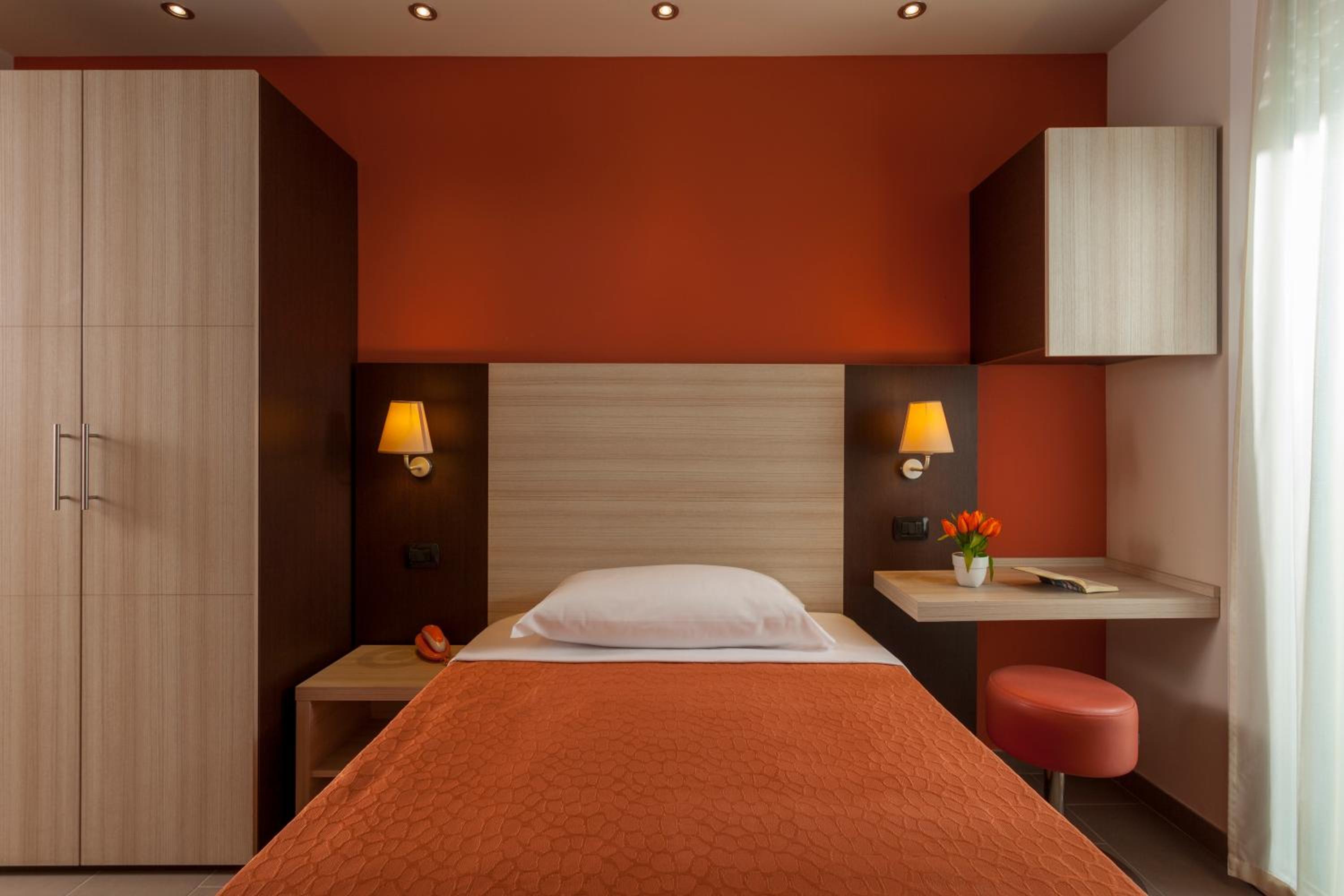 Room, Single
