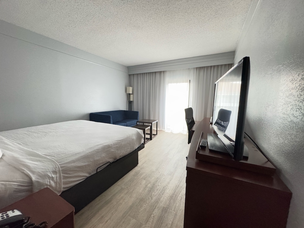 Super 8 by Wyndham Dallas Love Field Airport 32/60