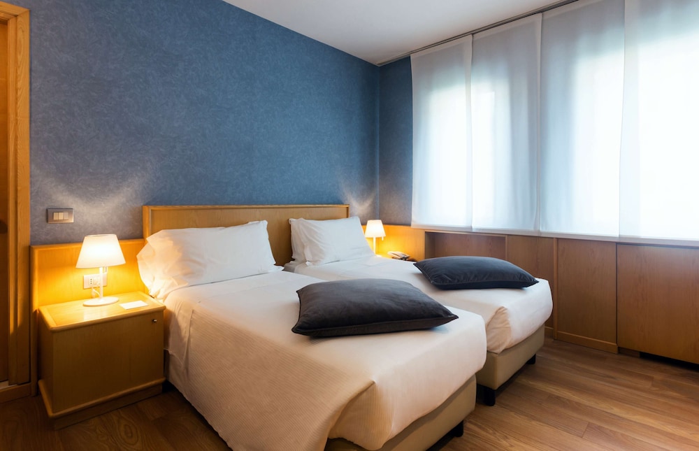 Best Western Plus Executive Hotel And Suites 19/54
