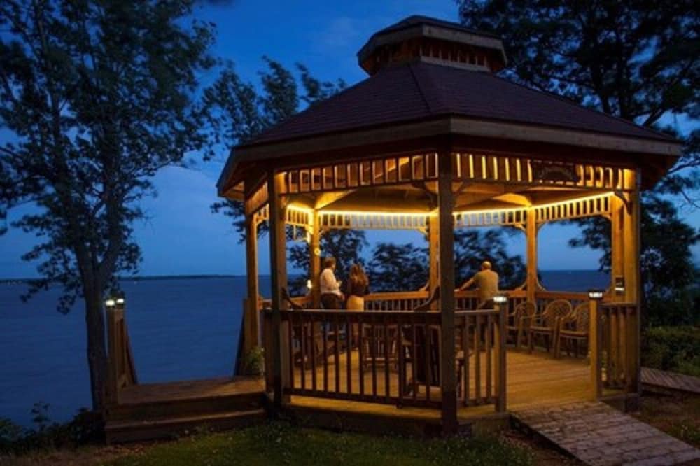 L Auberge Du Lac St Pierre 2/50