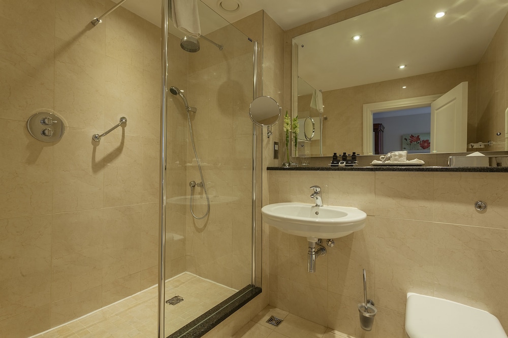 Randles Hotel Killarney 42/44