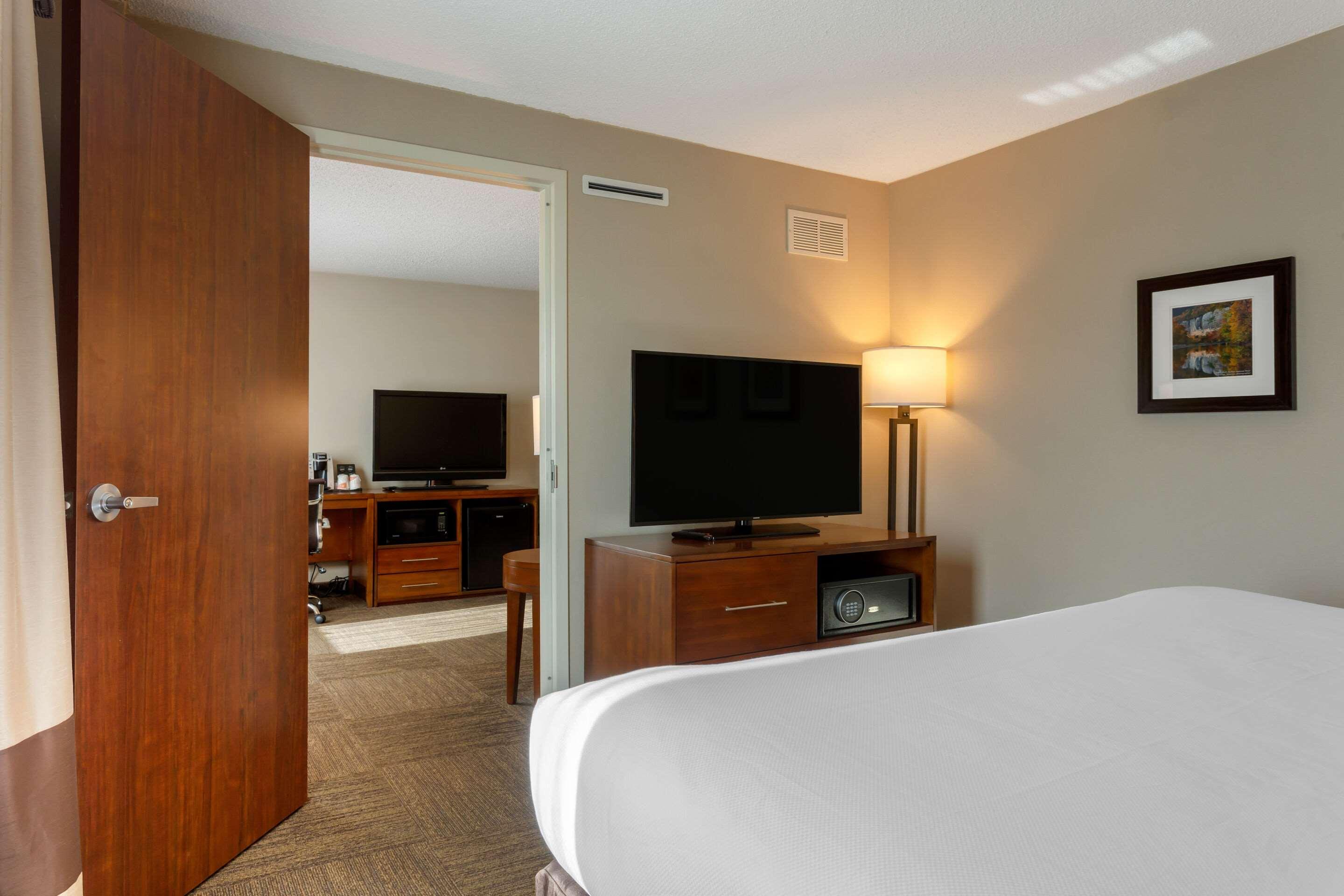 SUITE, KING BED