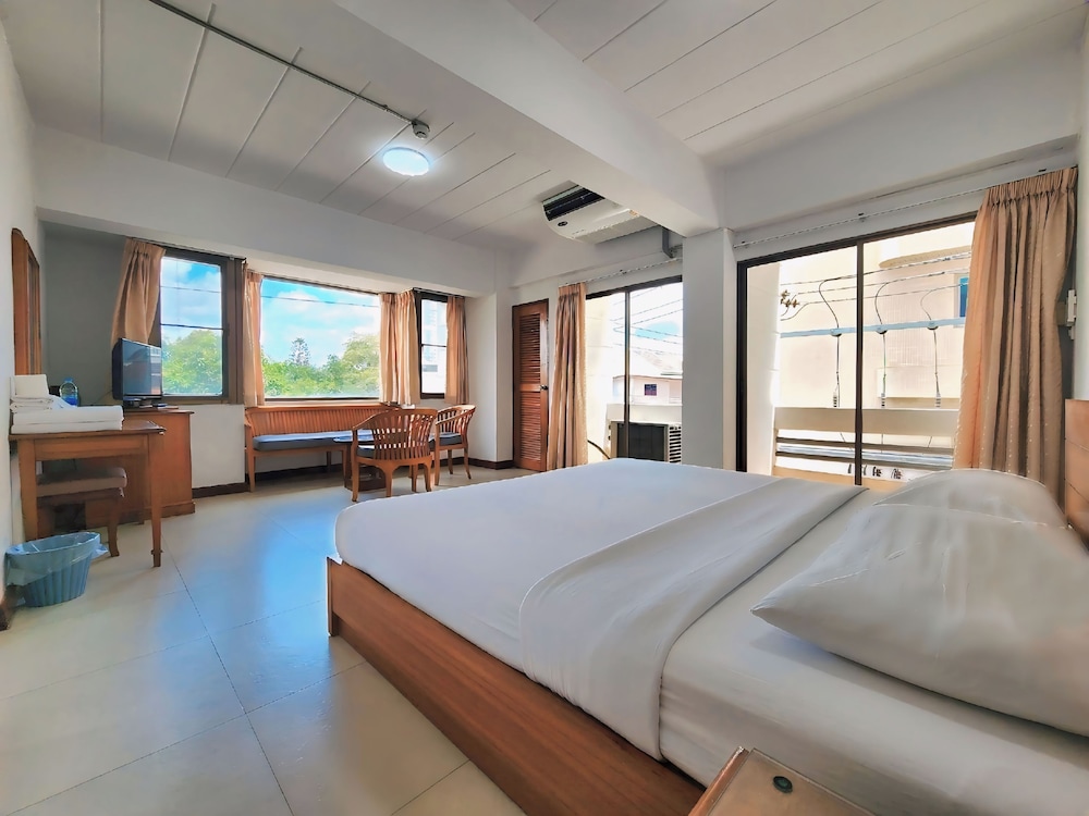 GRAND, KING BED