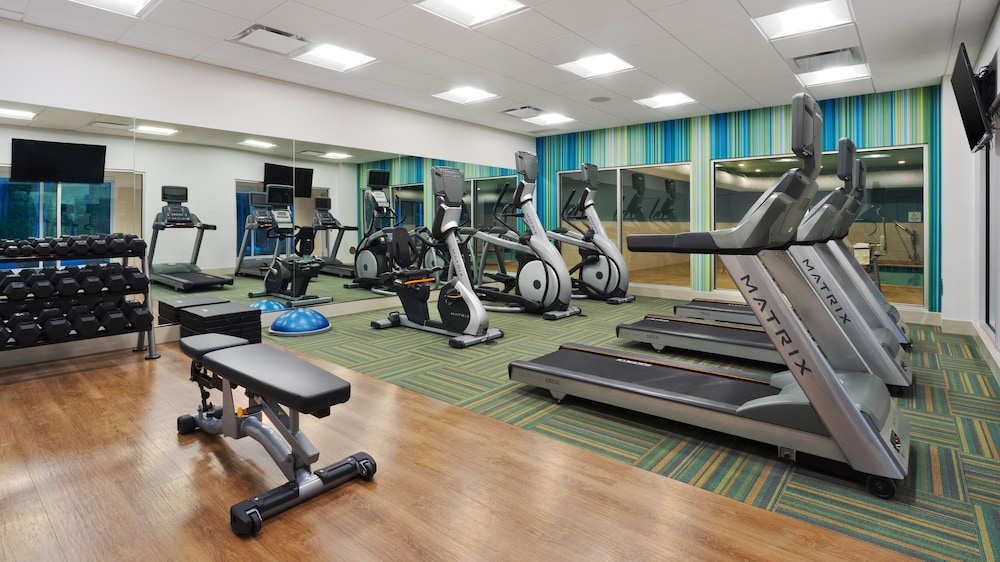 Holiday Inn Express Suites Medina 24/46