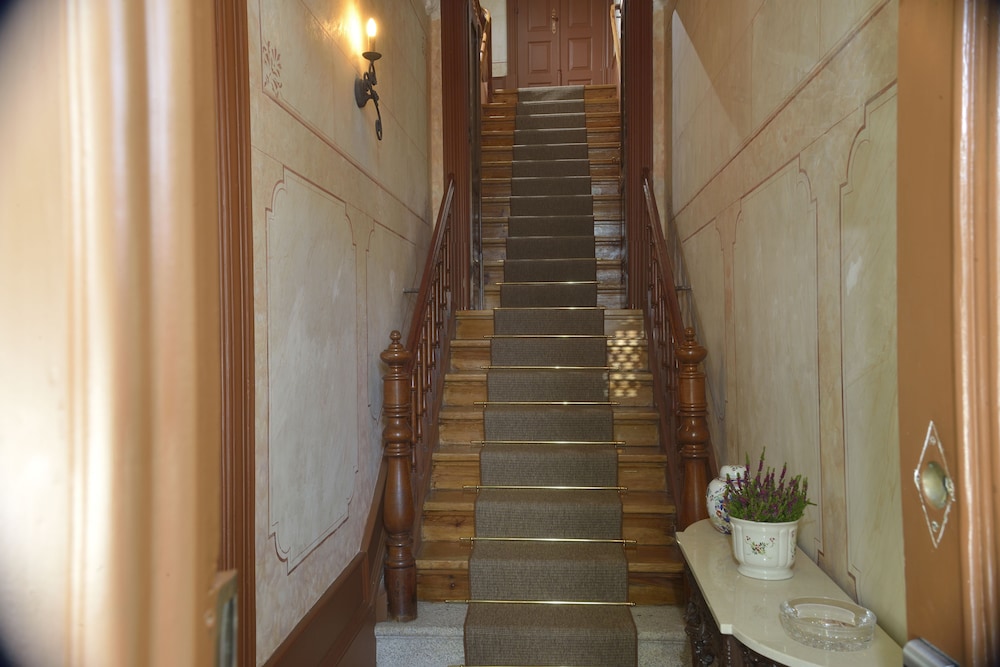 Dukes Corner Guest House 43/76