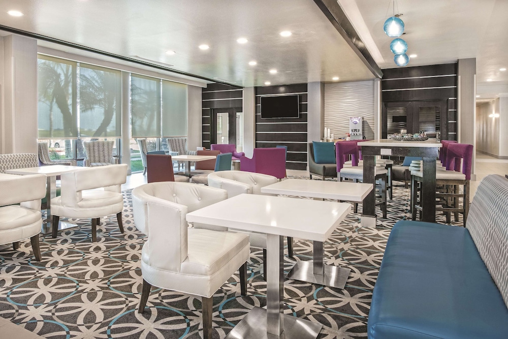 La Quinta Inn & Suites by Wyndham Corpus Christi - Portland 34/43