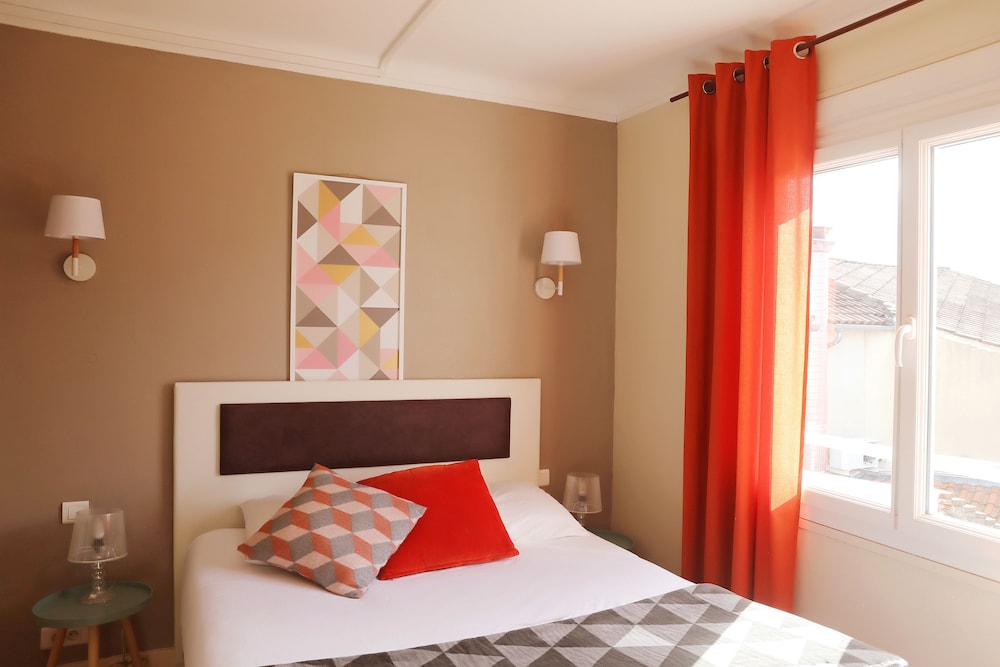 HOTEL LES PASTELIERS 7/65