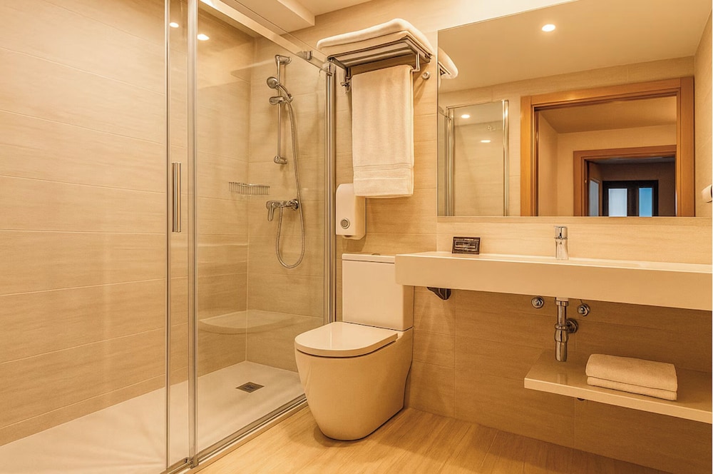 HOTEL TJS ROYALE 41/44