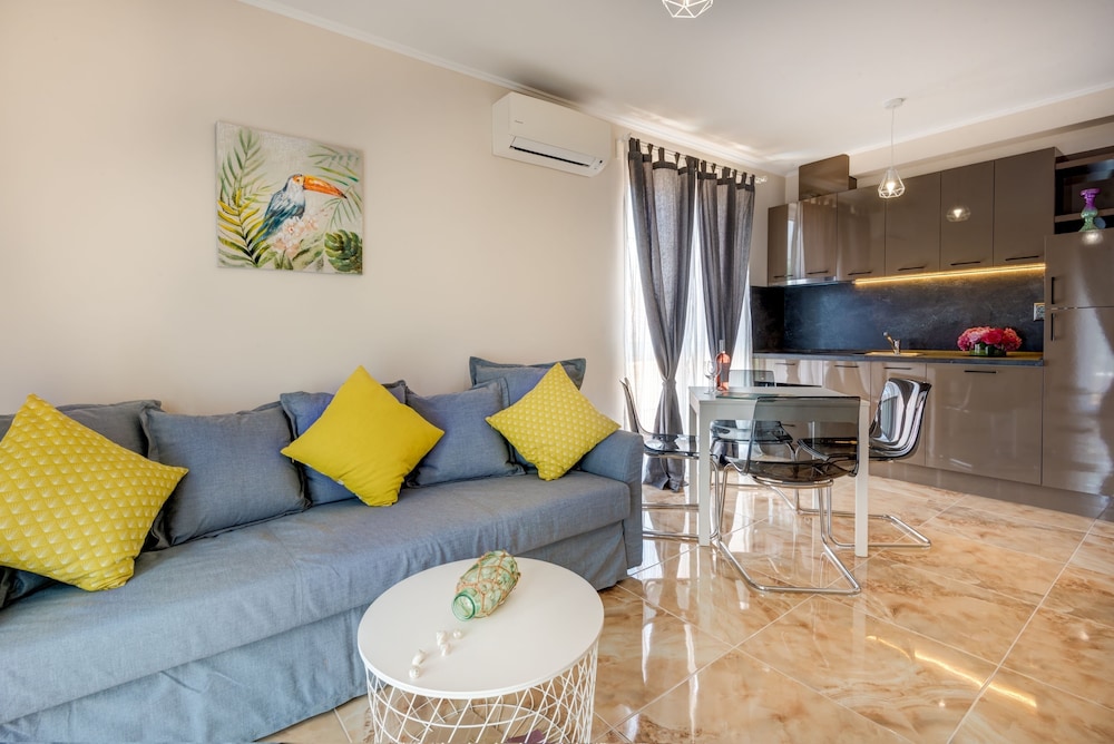 Venera and Anastasia Palace Apartments 48/75