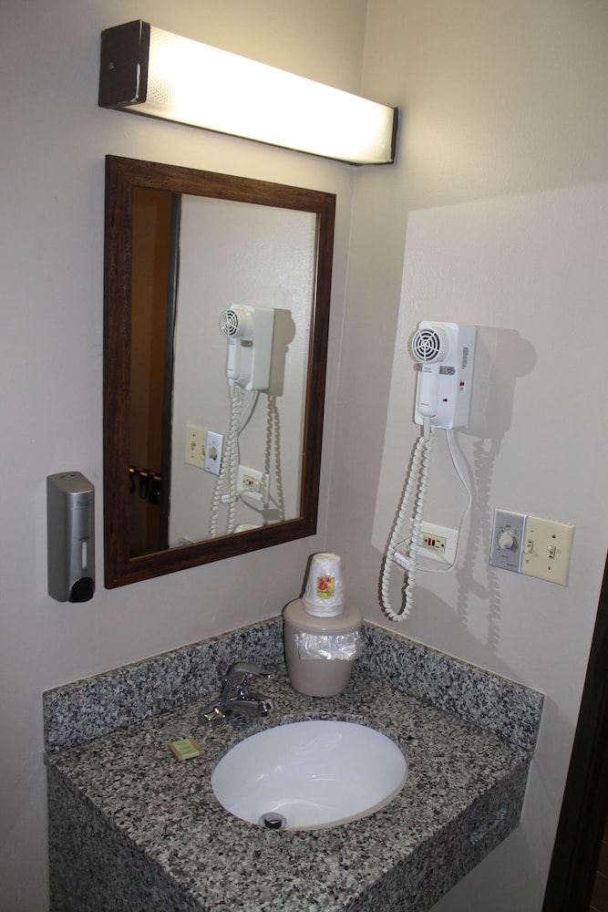 Super 8 by Wyndham Bridgeview/Chicago Area 9/14