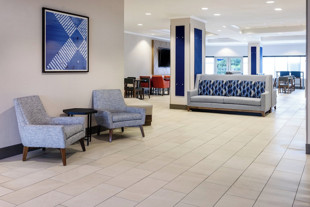 Holiday Inn Express Hotel and Suites Columbus At Northlake 38/57