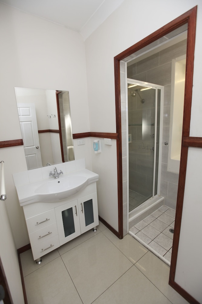 Across Country Motel And Serviced Apartments 19/35