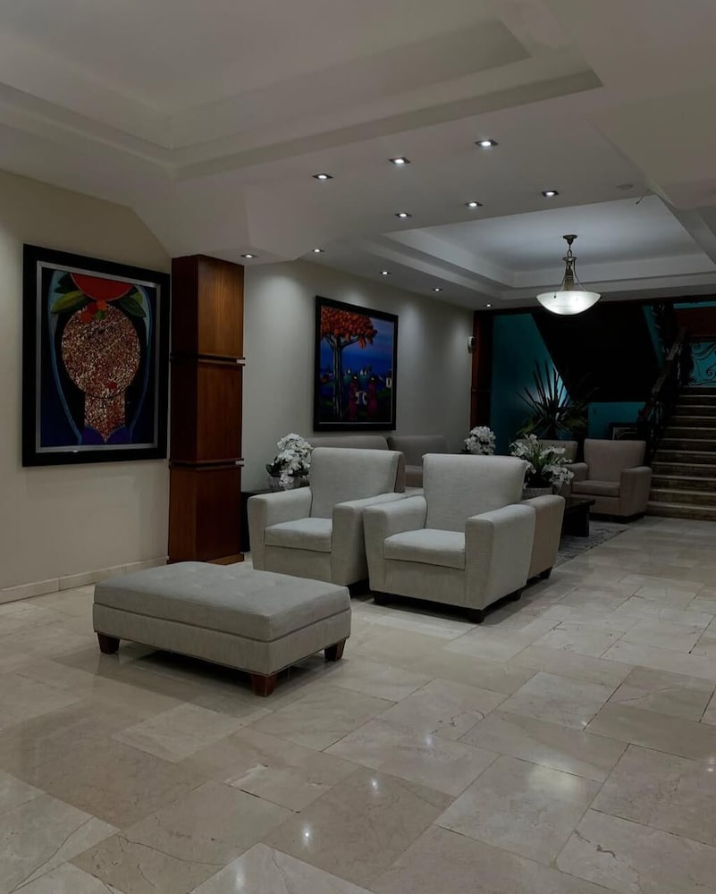 Hotel Century Plaza 15/30