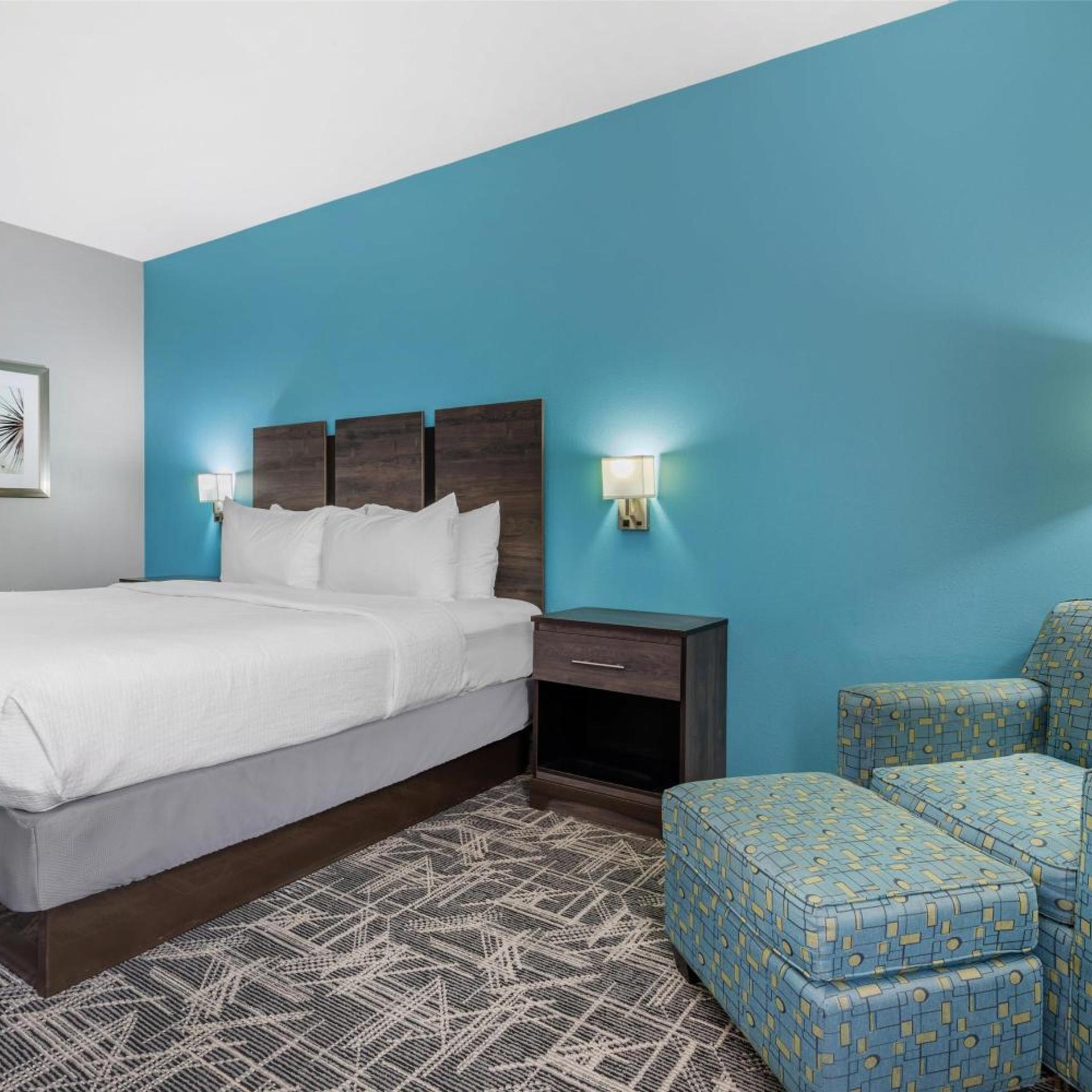 غرفة بسرير كينج مع أريكة، Best Western Executive Inn Corsicana 4/6
