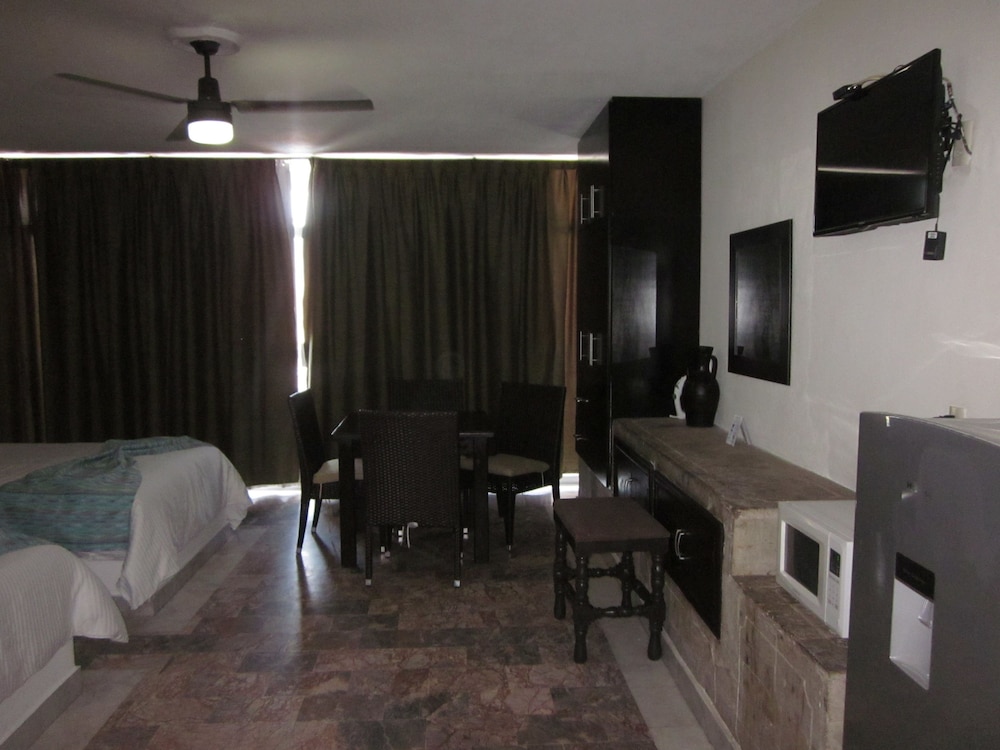 Hotel Solamar Inn 38/48