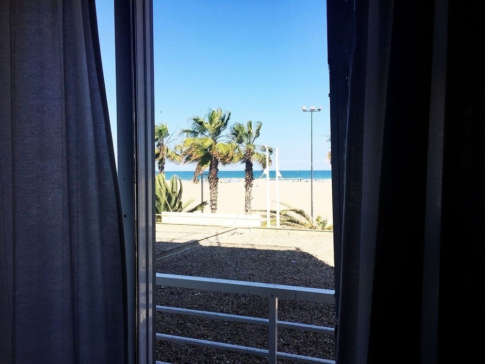 Malvarrosa Beach Rooms 39/41
