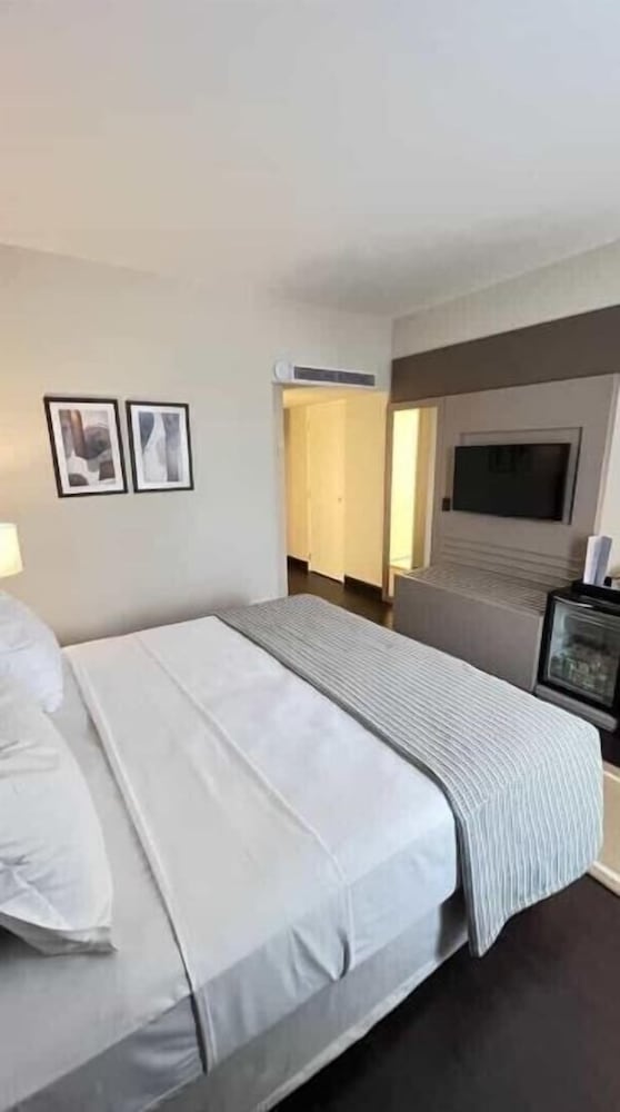 Select, Queen Bed 6/10