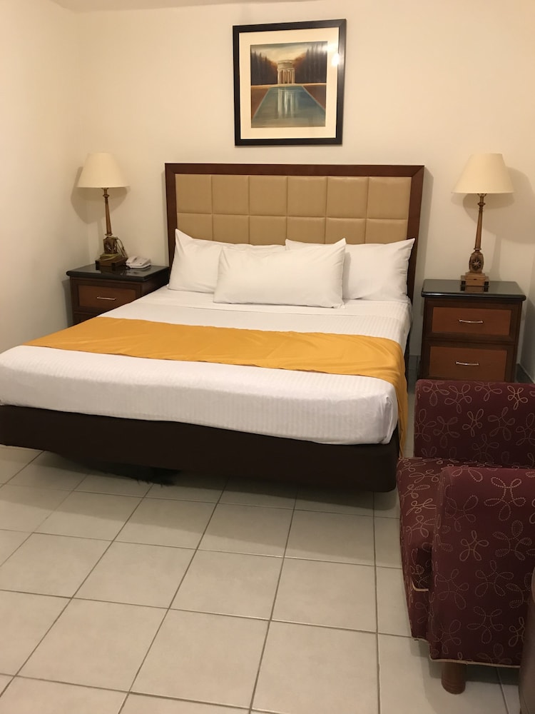Hotel Guillen Jr 4/33