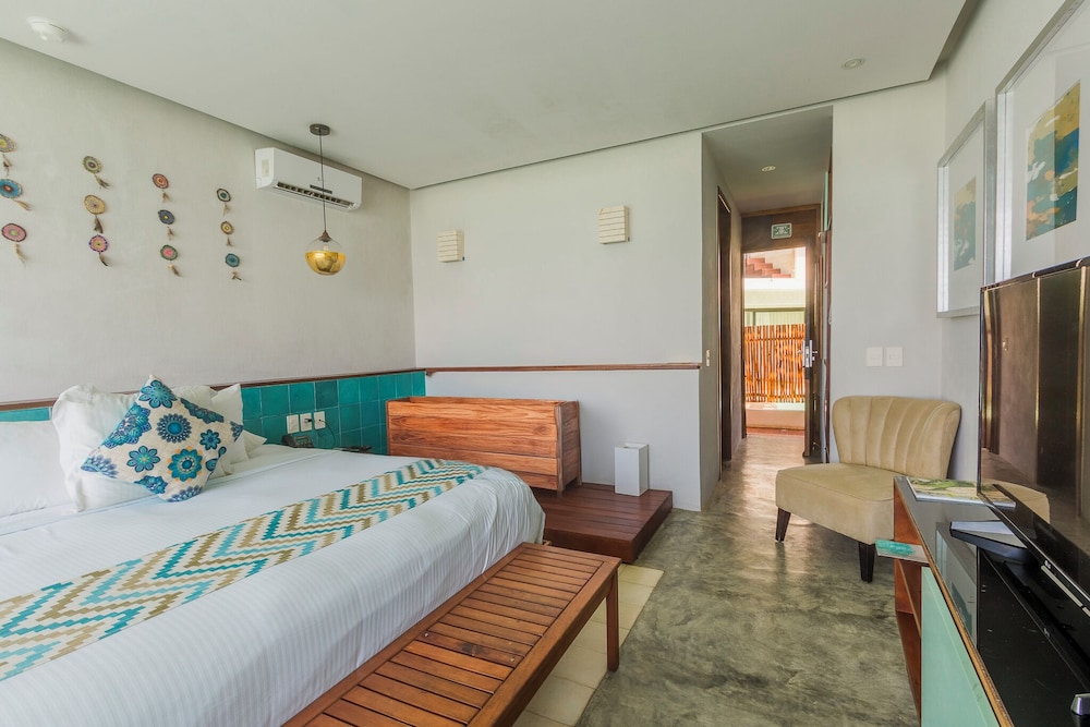 COMFORT, SUITE, KING BED, OCEAN VIEW, POOL ACCESS