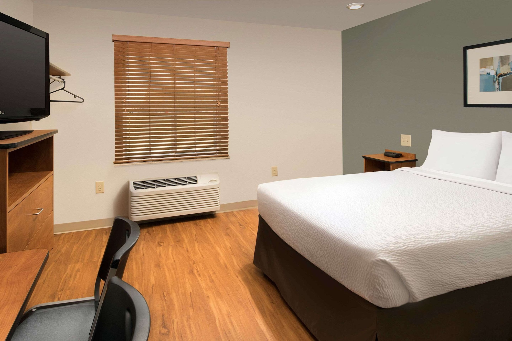 ROOM, QUEEN BED, ACCESSIBLE