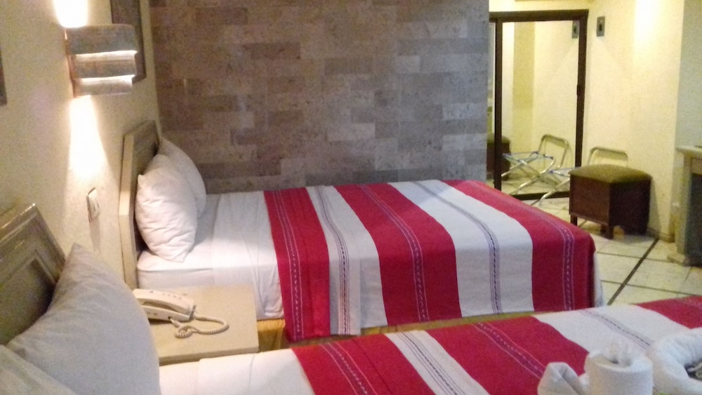 Hotel Ambassador Merida 20/72
