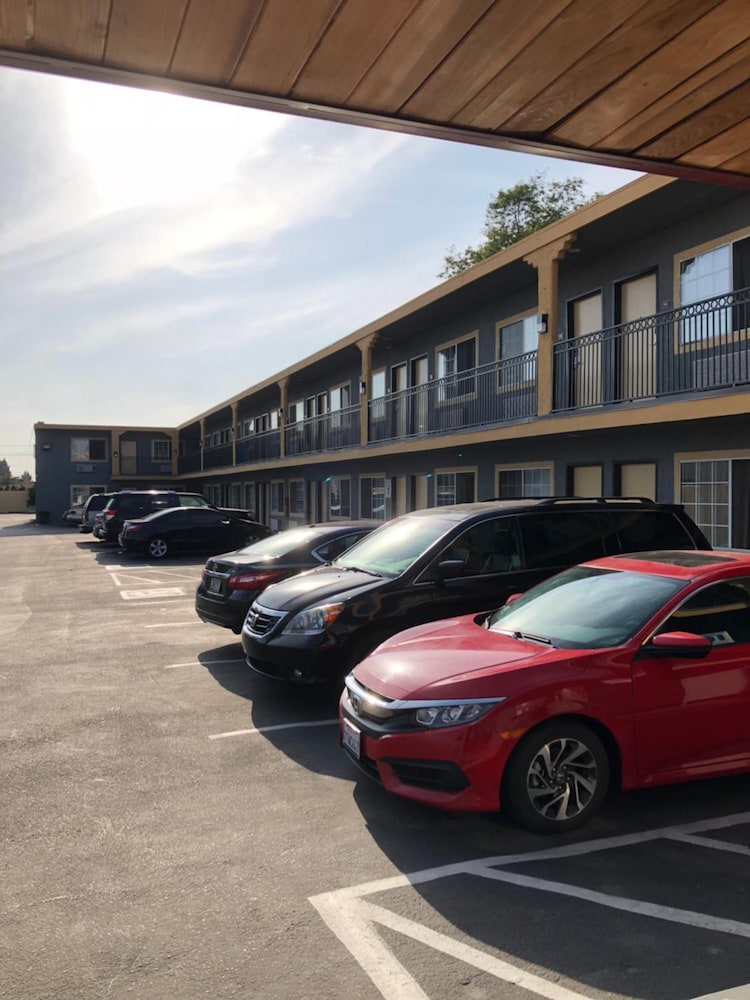 American Inn Suites Lax Airport 59/64