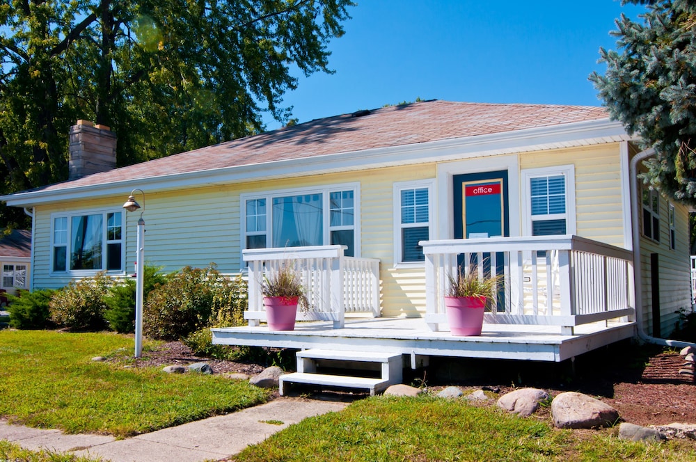 Blue Door Cottages 4/50