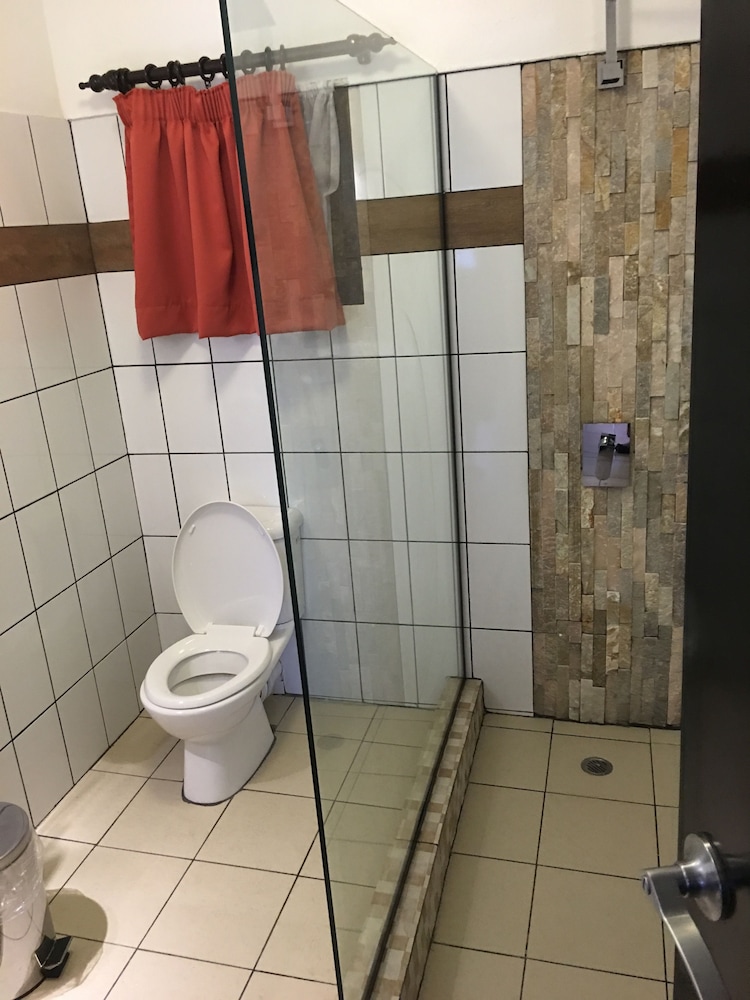 Suva Motor Inn 50/50
