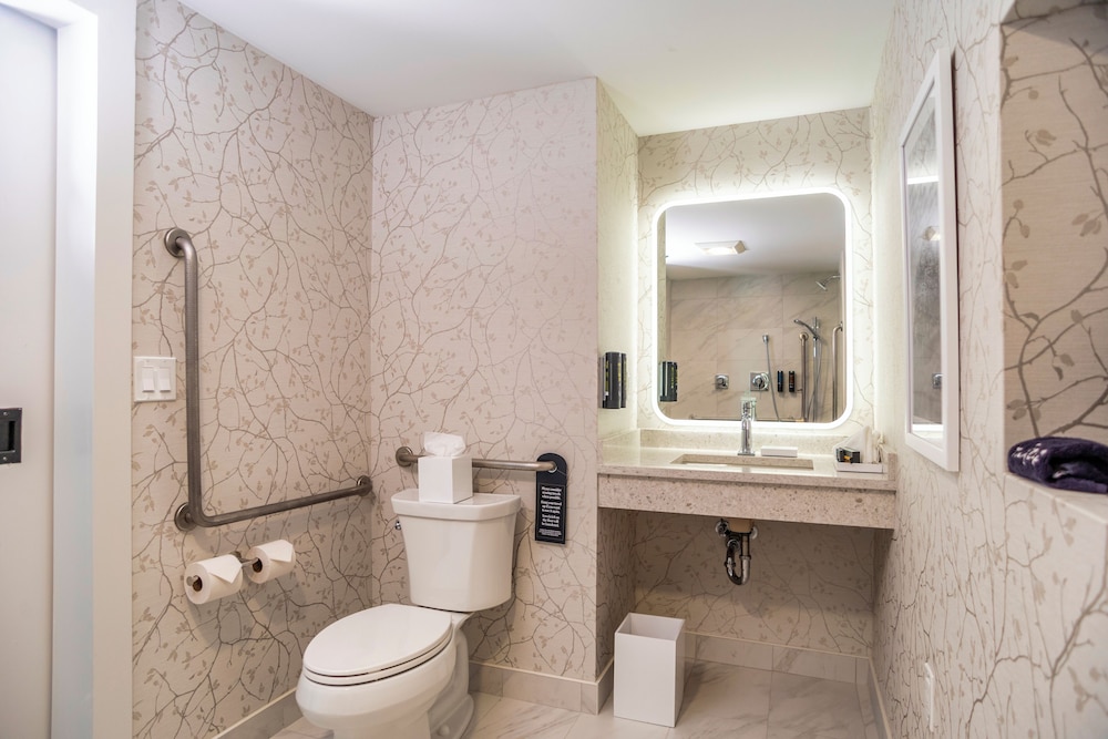 Old Orchard Inn & Spa 48/50