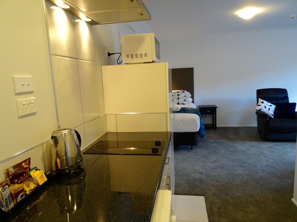 BKs Premier Motel Hamilton 30/38