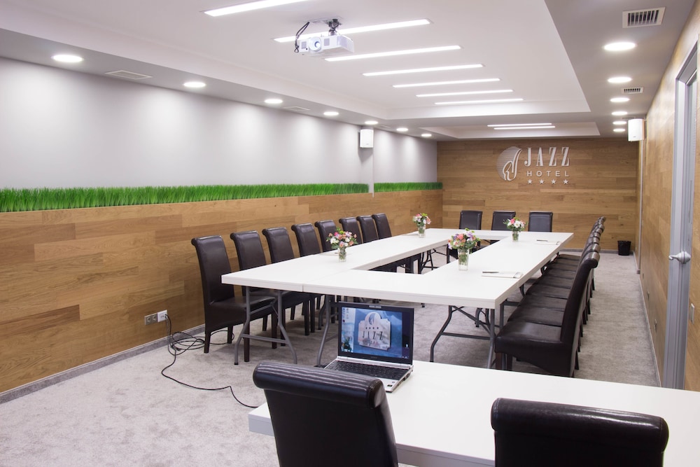 Mercure Chisinau Center Jazz Hotel 51/58