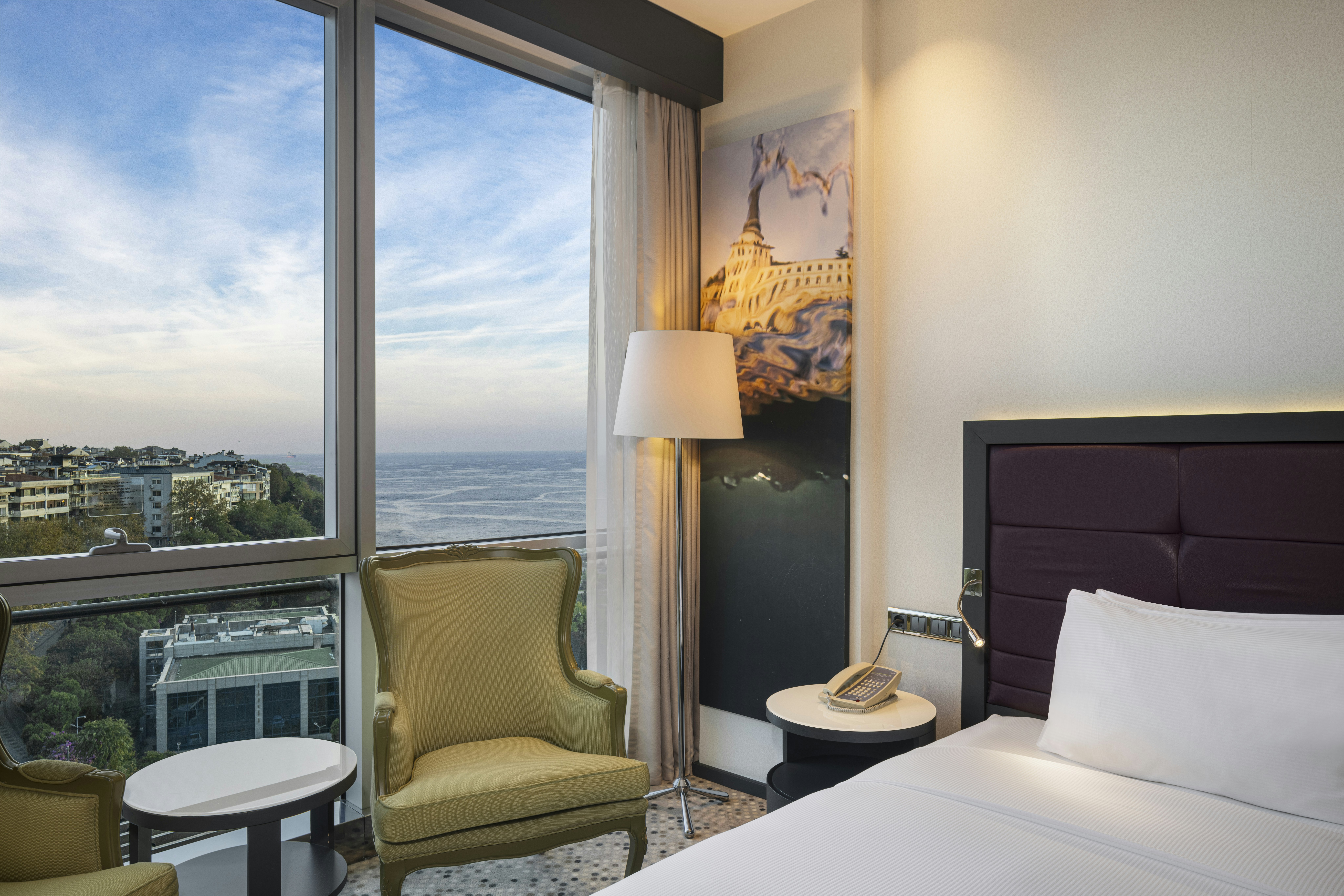 Deluxe, King Bed, Partial Sea View