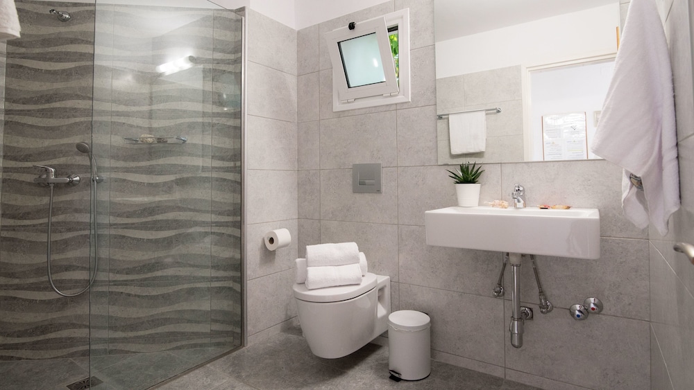 Melissa Apartments, Studios & Suites 57/60