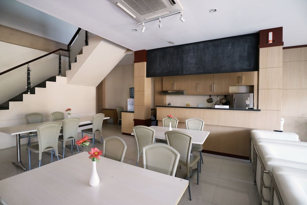 OYO 3726 Tembok Batu Residence 64/68