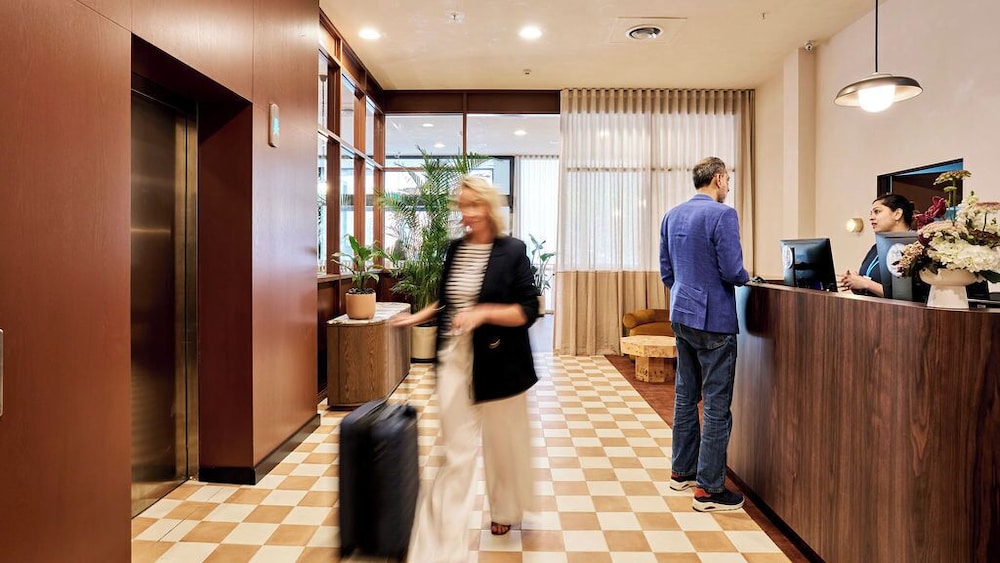 Mantra Albury Hotel 12/70