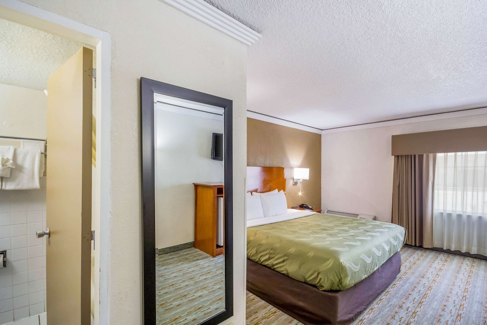 Quality Inn & Suites Kansas City - Independence I-70 East 16/34