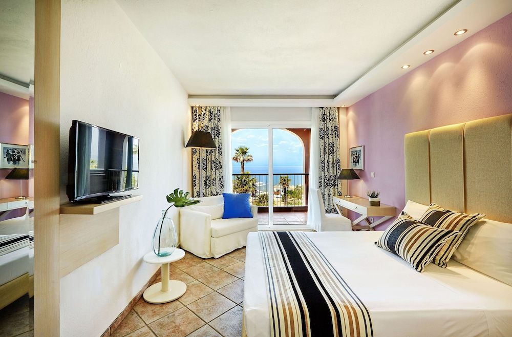 Ilio Mare Beach Hotel by GHH 24/75