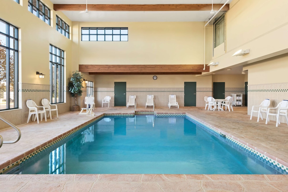 Country Inn & Suites by Radisson, Middleton - Madison West 4/38