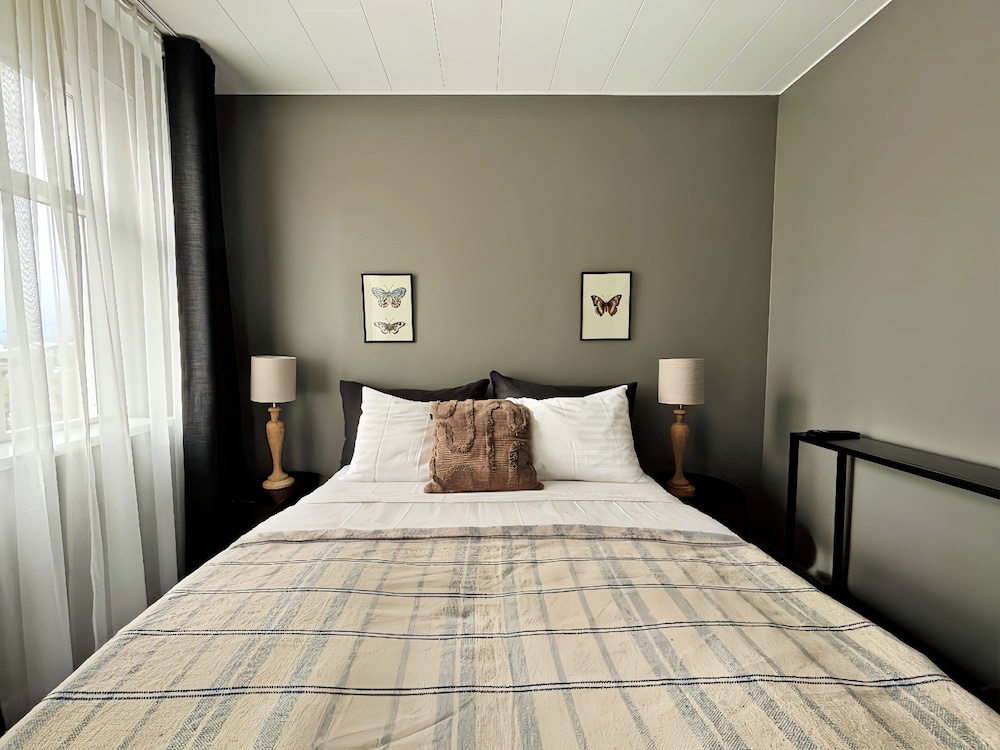STANDARD, DOUBLE OR TWIN BED