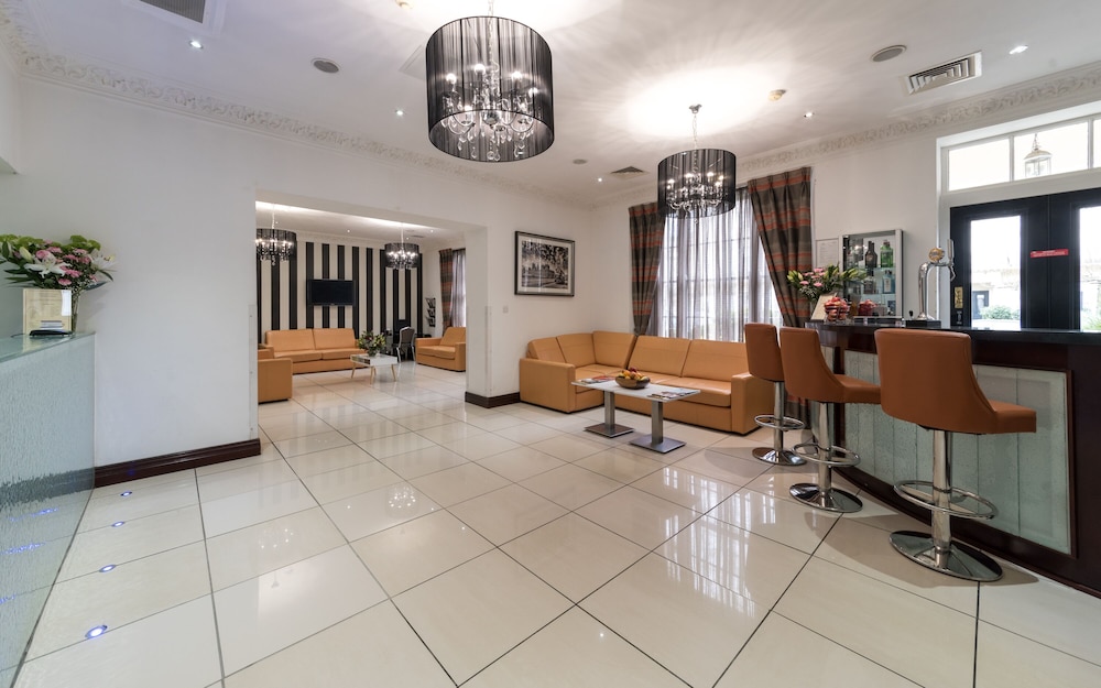 Hyde Park International Hotel 7/65