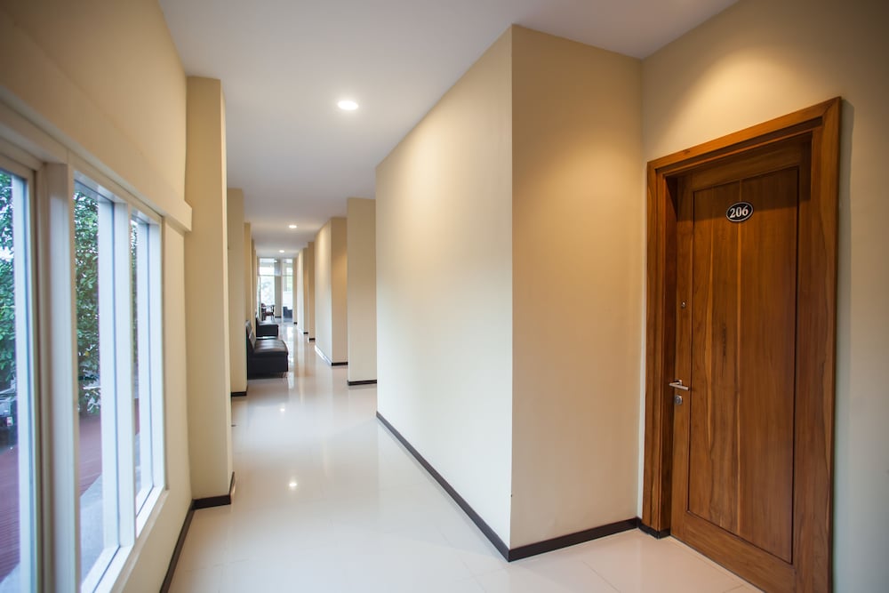 RedDoorz Premium @ Jalan Cengkeh Malang 13/20