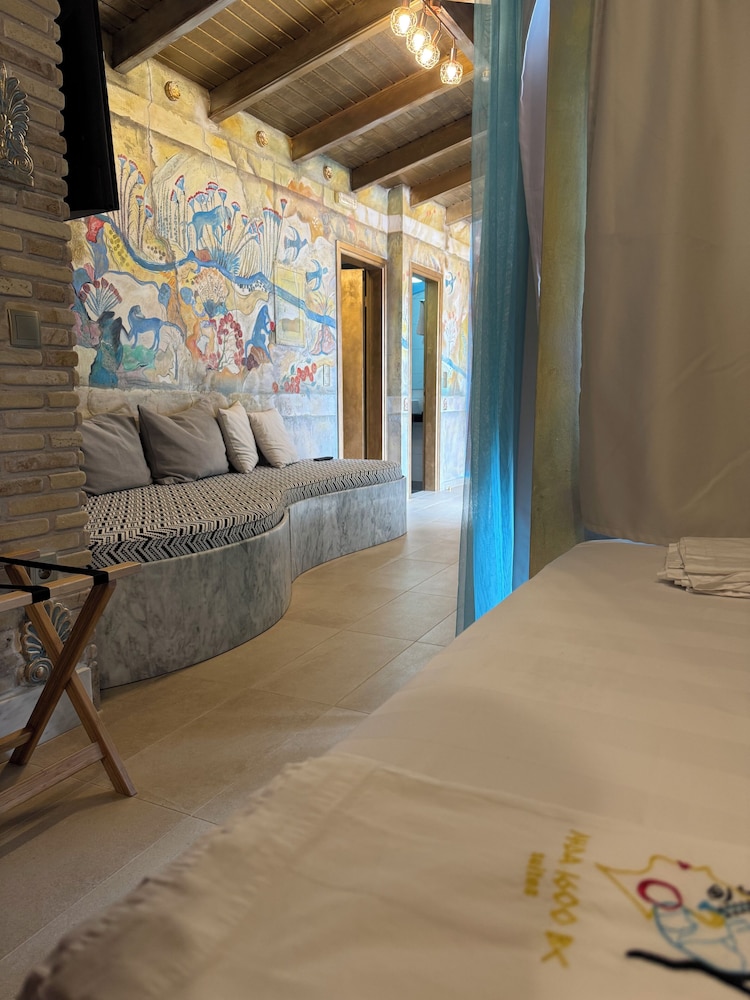 Leda Suites 33/50