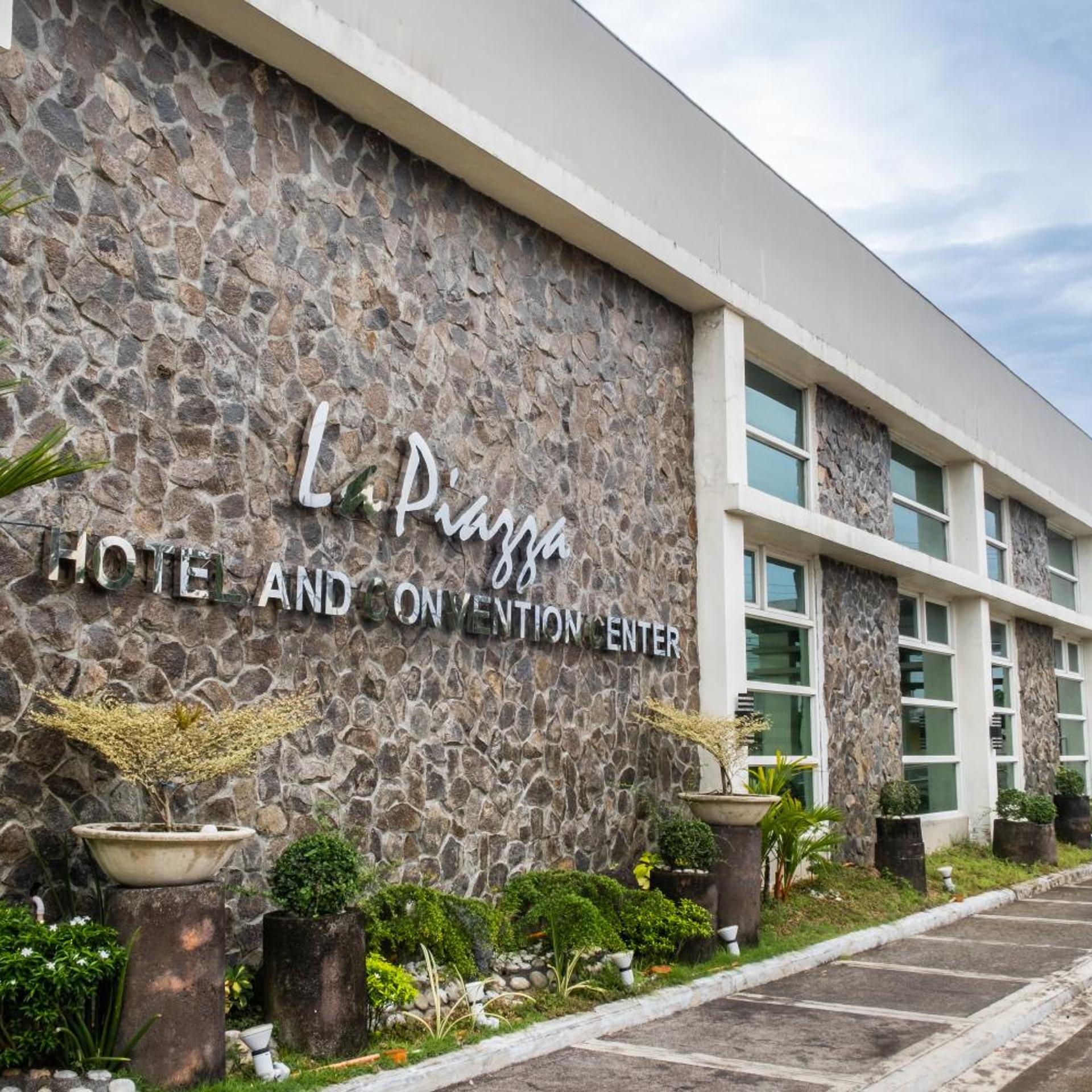 La Piazza Hotel &amp; Convention Center 3/38