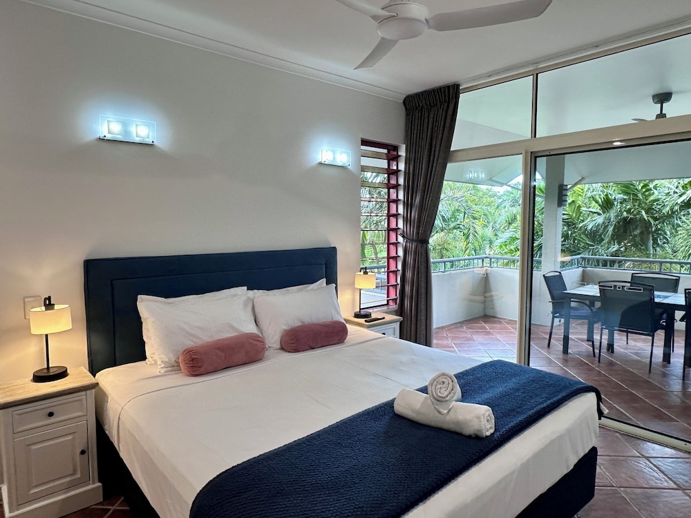 Oasis At Palm Cove 30/71