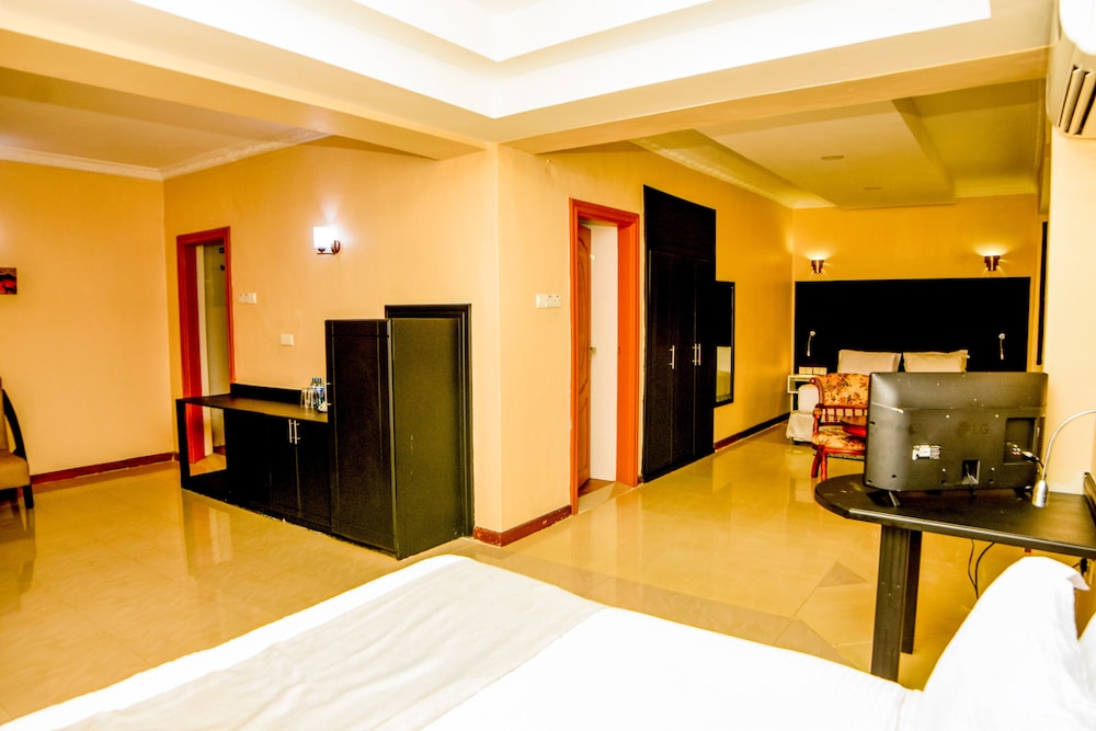 Isamilo Lodge 24/50