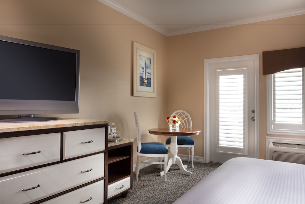 Kemah Boardwalk Inn 13/50