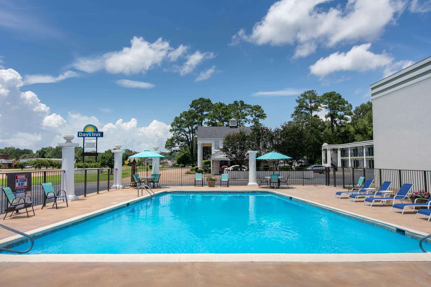 Days Inn by Wyndham Natchez 29/32